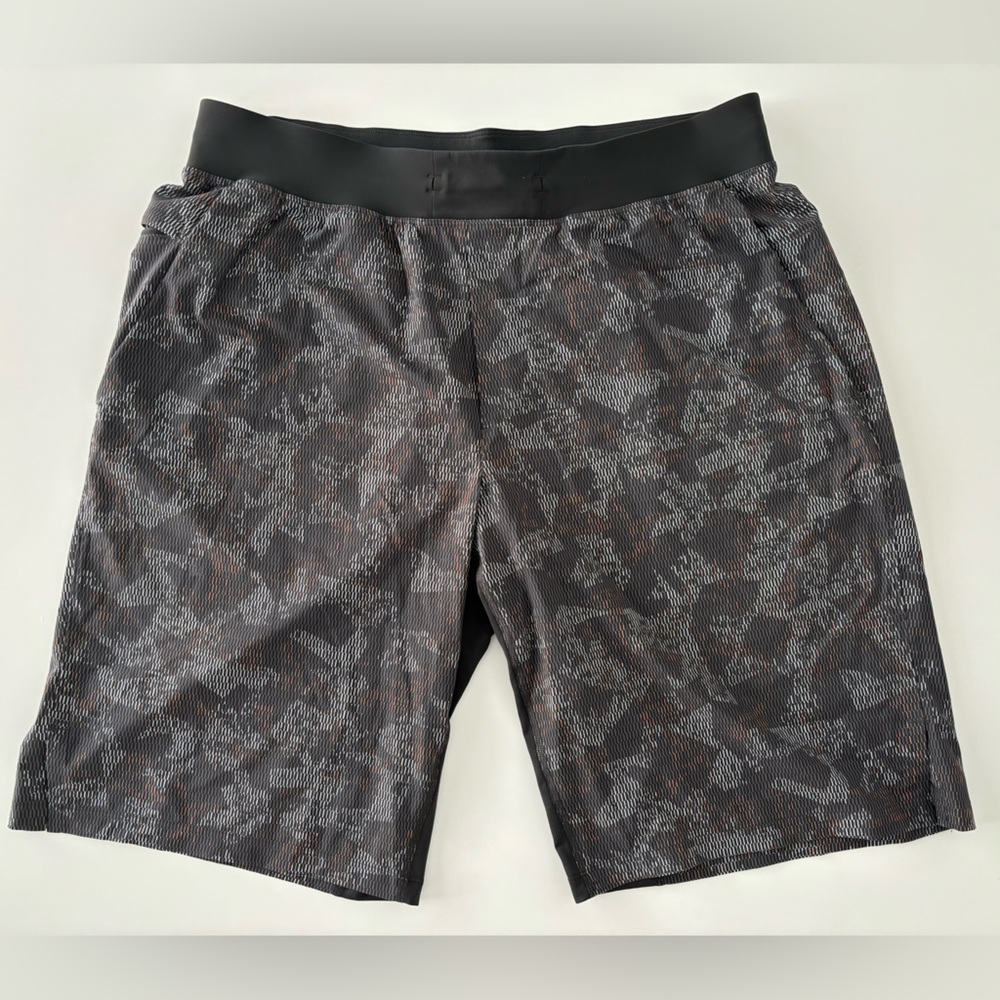lululemon athletica Men’s Athletic Shorts in Black and Gray Camo